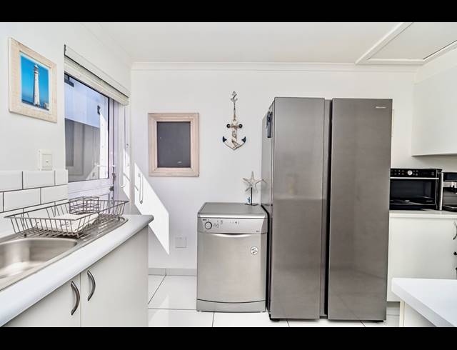 4 BEDROOM HOUSE FOR SALE IN GROTTO BAY